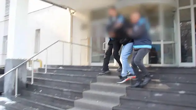 Kayseri'de fuhuş şebekesi çökertildi: 3 ay takip edildi, eş zamanlı baskın geldi!