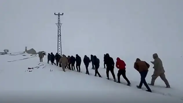 Kayseri de eş zamanlı göçmen kaçakçılığı operasyonu: 171 gözaltı