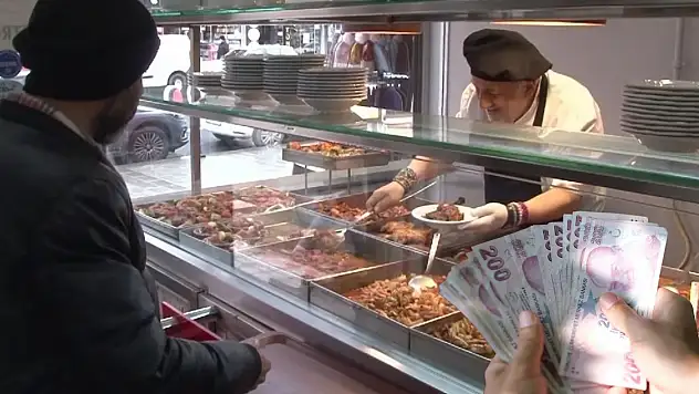 Kayseri'de evde kazan kazan yapılıyor:  Dışarıda bir kasesi dudak uçuklatıyor!