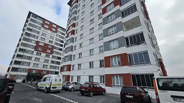 Kayseri'de evini taşımaya gelen nakliyeciyi bıçakladı!