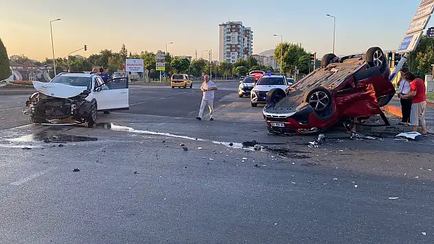 Kayseri'de feci çarpışma: Otomobil takla attı!