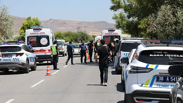 Kayseri'de feci kaza: 29 yaşındaki kadın hayatını kaybetti, 8 yaralı!