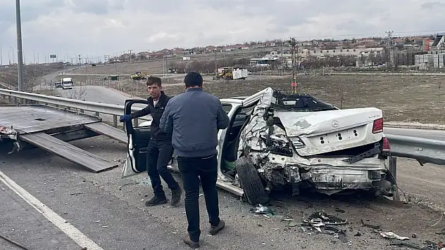 Kayseri'de feci kaza - TIR otomobile çarptı: 1 ağır yaralı