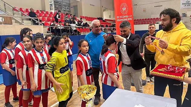 Kayseri'de futsal heyecanı sona erdi: Küçükler il birincileri belli oldu