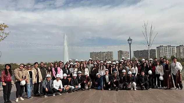 Kayseri'de geleceğin mühendisleri baretlerini taktı!