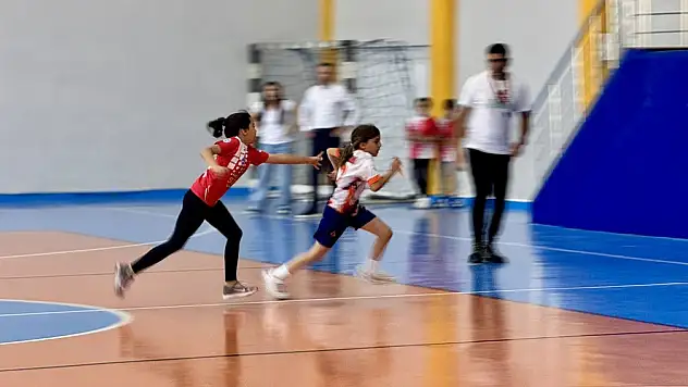 Kayseri'de geleneksel çocuk oyunları şenliğinde kazananlar belli oldu