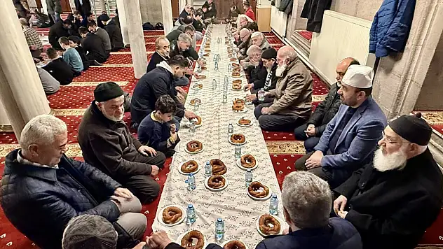 Kayseri'de geleneksel ümmet iftarı Bürüngüz Camii'nde düzenlendi