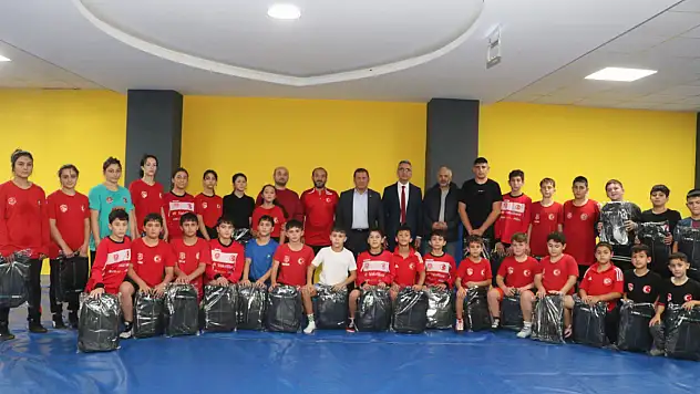 Kayseri'de genç sporculara destek! ERVA Spor Kulübünde dikkat çeken ziyaret