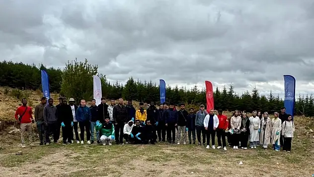 Kayseri'de gençlerden anlamlı buluşma! Ormanda el ele verdiler