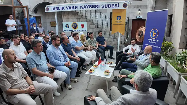 Kayseri'de gençlerin en çok merak ettiği sorulara Murat Cahid Cıngı yanıt verdi