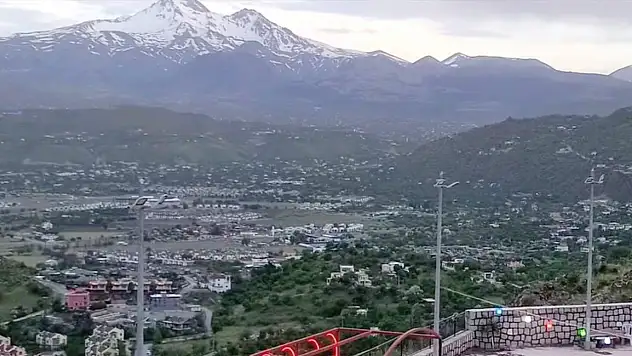 Kayseri'de gezilecek yerler: Şahin Tepesi şehir ve Erciyes manzarasıyla büyülüyor