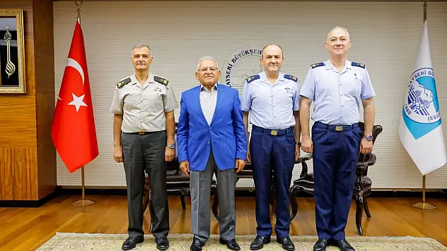 Kayseri'de görev süresi dolan komutanlardan Büyükkılıç'a veda ziyareti