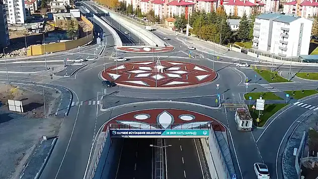 Kayseri'de gündüz ayrı, gece ayrı görsel şölen!