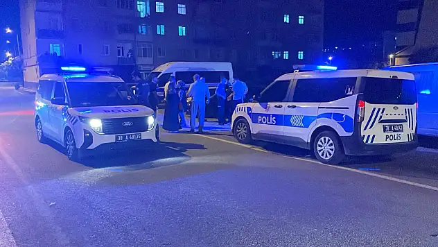 Kayseri'de gürültü tartışması kanlı bitti! Satırlar çekildi, 3 kişi hastanelik oldu
