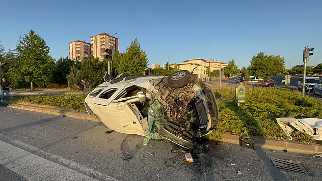 Kayseri'de hafif ticari araç ile otomobil çarpıştı: 4 yaralı