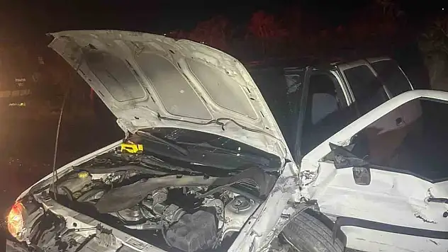 Kayseri'de trafik kazası! iki araç hurdaya döndü