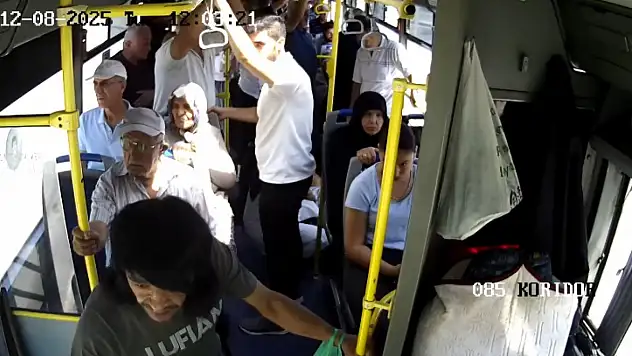 Kayseri'de halk otobüsünde fenalaşan yolcuya şoförden hızlı müdahale!