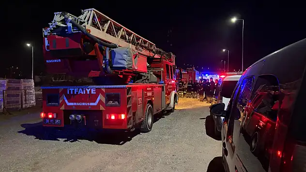 Kayseri'de hareketli saatler: 14'üncü kata çıkan kadını polisler ikna etti!