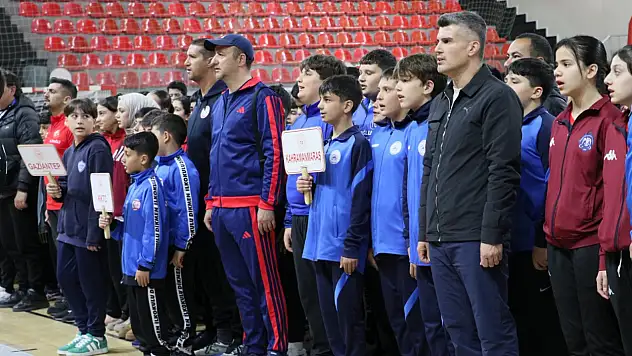 Kayseri'de Hentbol Yarı Final müsabakaları başladı!