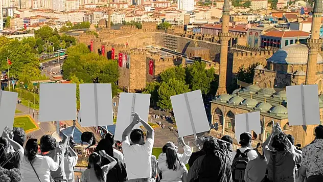 Kayseri'de herkesin ortak bir tepkisi var: Sesler Cumhuriyet Meydanı'ndan yükseldi!