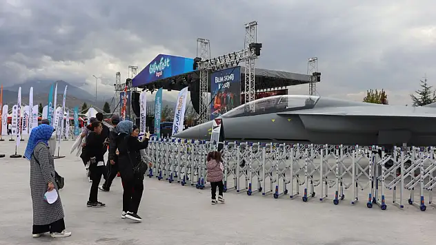 Kayseri'de HÜRJET'i gören 74 yaşındaki vatandaş duygularına hakim olamadı!