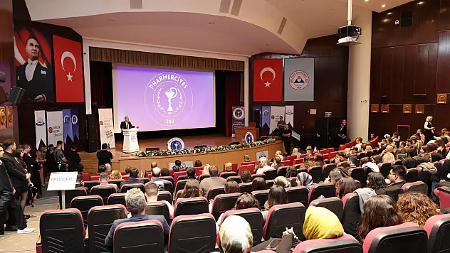 Kayseri'de II. Ulusal PharmErciyes Eczacılık Öğrenci Kongresi düzenledi