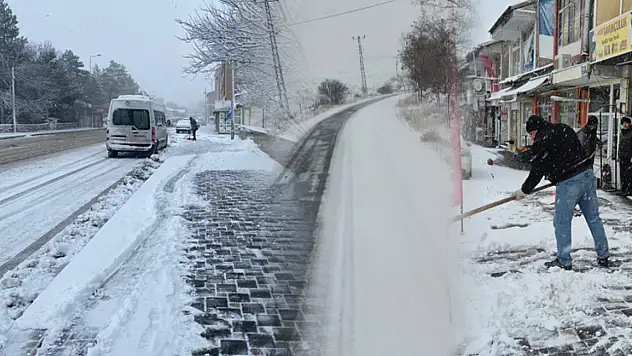 Kayseri'de iki ilçede kar yağışı seferberliği!