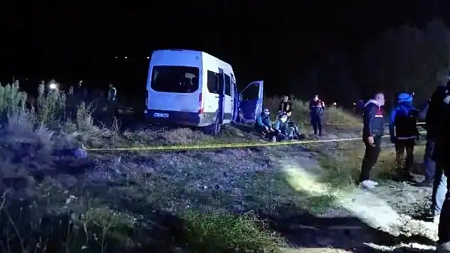 Kayseri'de iki işçi servisi ile iş makinası çarpıştı: 1 ölü, 15 yaralı