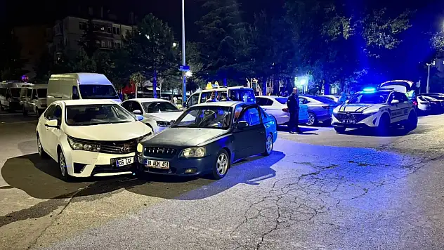 Kayseri'de iki otomobil çarpıştı: Anne ve kızı yaralandı