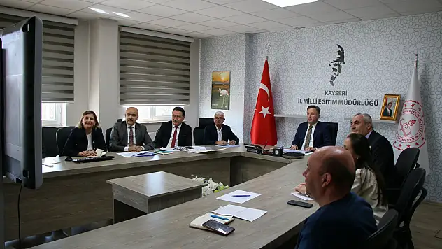 Kayseri'de ikili eğitimden normal eğitime geçiş hız kazandı