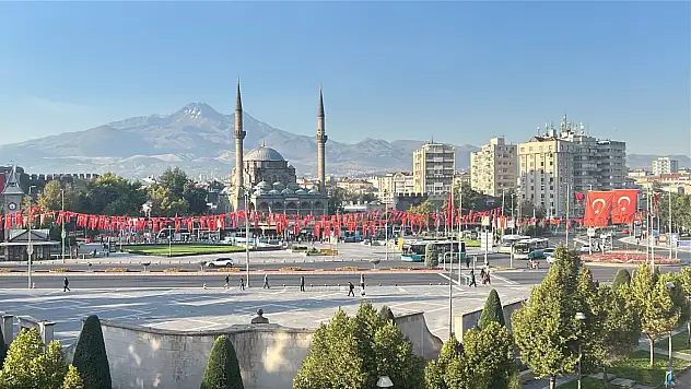 Kayseri'de ilk gün yoğunluğu: Öğrenciler okul yolunda...