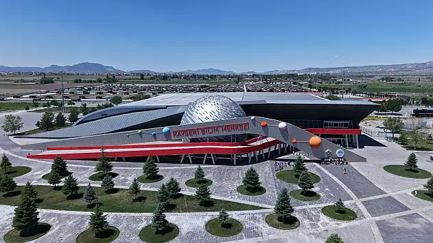 Kayseri'de ilk insan ve milyonlarca yıllık fosillerin buluştuğu sergi