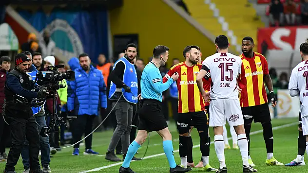 Kayseri'de ilk yarı sona erdi! 2 gol, 1 kırmızı kart...