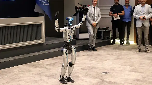 Kayseri'de insansı robot belediyede işe başladı