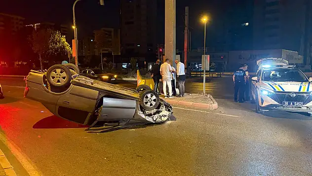 Kayseri'de ışıkta bekleyen otomobile çarptı: Gerçeği polis ekipleri ortaya çıkardı!