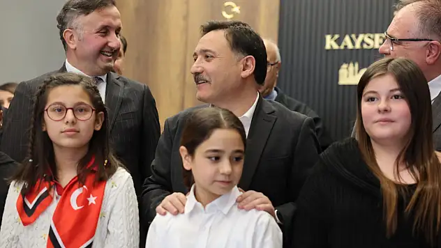 Kayseri'de İstiklal Marşı yarışmasının kazananları Vali Çiçek'le buluştu