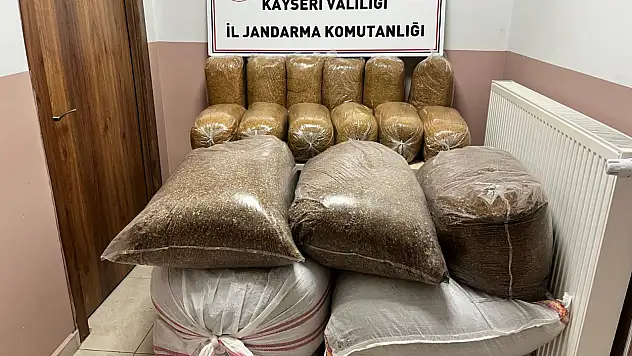 Kayseri'de kaçakçılara büyük darbe: Otobüste 600 kilo tütün ele geçti