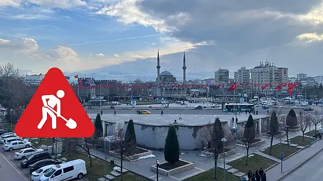 Kayseri'de kar bitti, Cumhuriyet Meydanı'nda çalışmalar başladı!