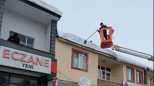 Kayseri'de kar kütlelerine dikkat!