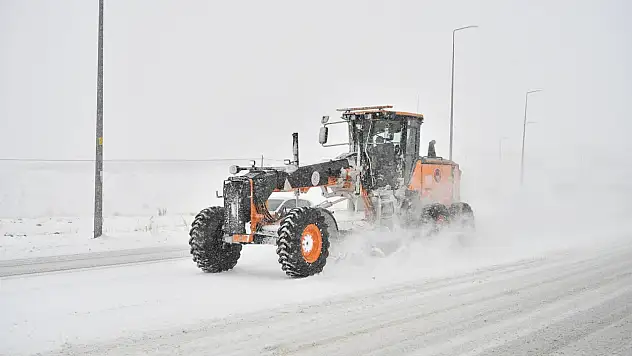 Kayseri'de kar ve tipi ulaşımı olumsuz etkiliyor!