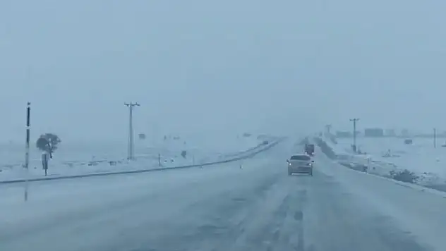 Kayseri'de kar yağışı etkisini sürdürüyor: 3 Karayolu yeniden ulaşıma açıldı!