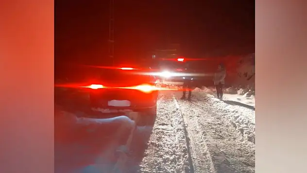 Kayseri'de kar yağışı nedeniyle mahsur kalan vatandaşlar kurtarıldı!