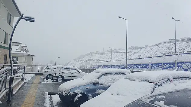 Kayseri'de kar yağışıyla birlikte yollar kapandı: İşte son durum!