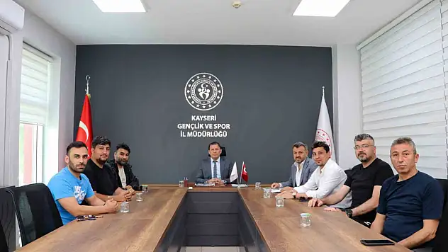 Kayak sporunun geleceği Kayseri'de masaya yatırıldı