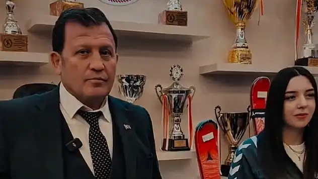 Kayseri'de kayak ve snowboard sporcularına malzeme takviyesi