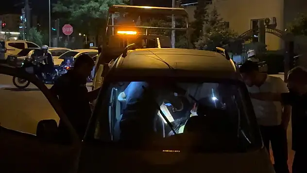Kayseri'de kaza sonrası kimse buna inanamadı! Yan yatan aracı için herkesi bekletti