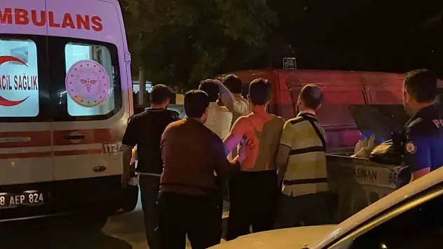 Kebap salonunda döner bıçaklı kavga!-İş yeri sahibi ve çalışan yaralandı