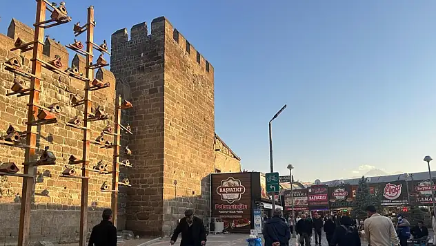 Kayseri'de kısa kısa: 10 Kasım, Kıbrıs uçağı krizi, Erciyes, Odun ve kömür fiyatları...