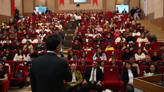 Kayseri'de kız çocukları için toplandılar! Gündemde iki büyük tehlike vardı