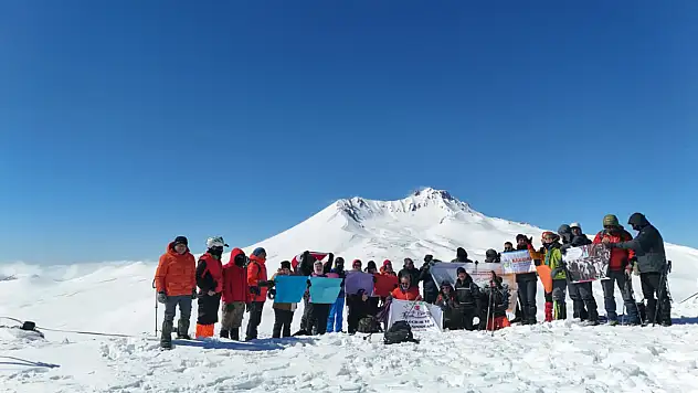 Kayseri'de Koç Dağı'na anlamlı tırmanış!